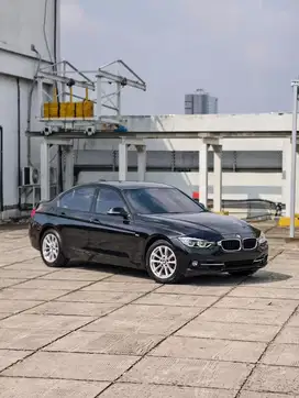 VERY LOW KM 46RB ! BMW 320i 2.0 F30 SPORT 2015 AT MDL 2016/2014