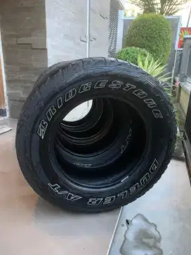 Ban Bridestone Dueler AT 265/65/17 bekas pajero