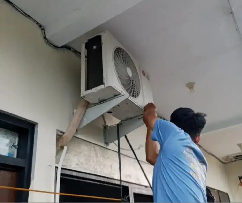 Service AC dan bongkar pasang AC
