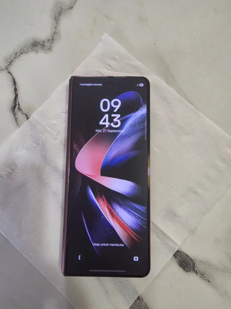 FS: Samsung Z Fold 4 Burgundy ( Rare )