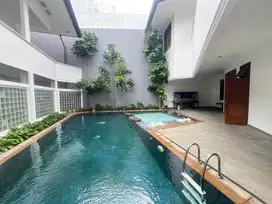 LXMMT 0149 Disewakan Rumah Semi Furnished Ada Pool Area Menteng