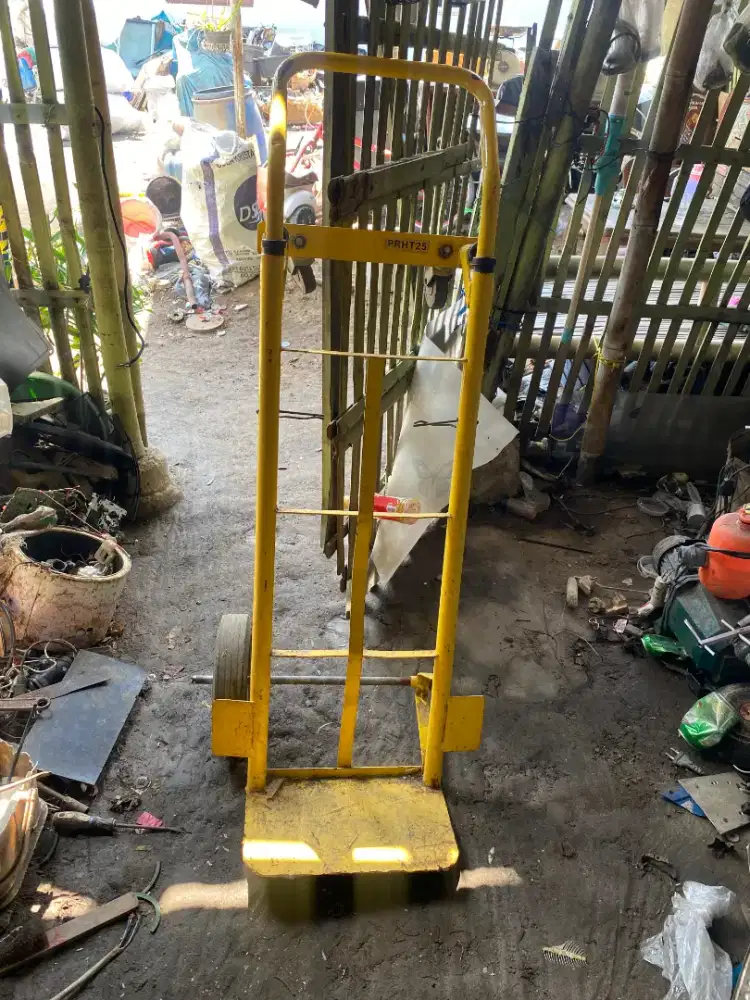 Troli bekas layak pakai