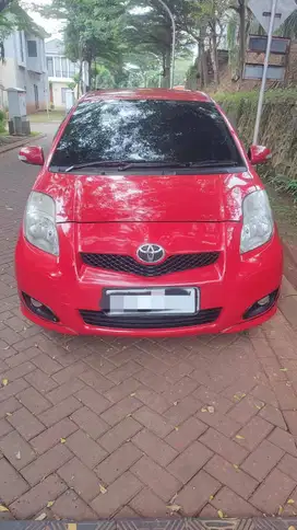 DIJUAL CEPAT TOYOTA YARIS 2011 HANYA 85JT WARNA MERAH AT
