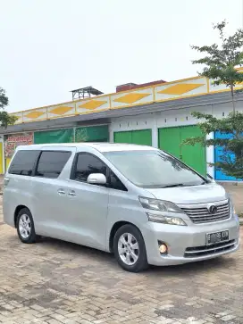 Toyota Vellfire 2.4 AT Matic