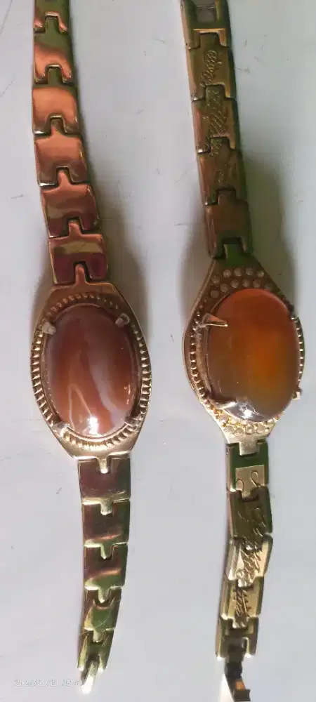 Dijual 2 Gelang Jam Tangan Batu Akik Langka – Koleksi Eksklusif