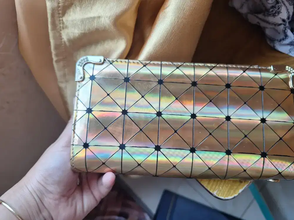 Dompet pesta warna emas