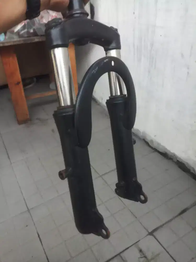 Shock Sepeda Selis