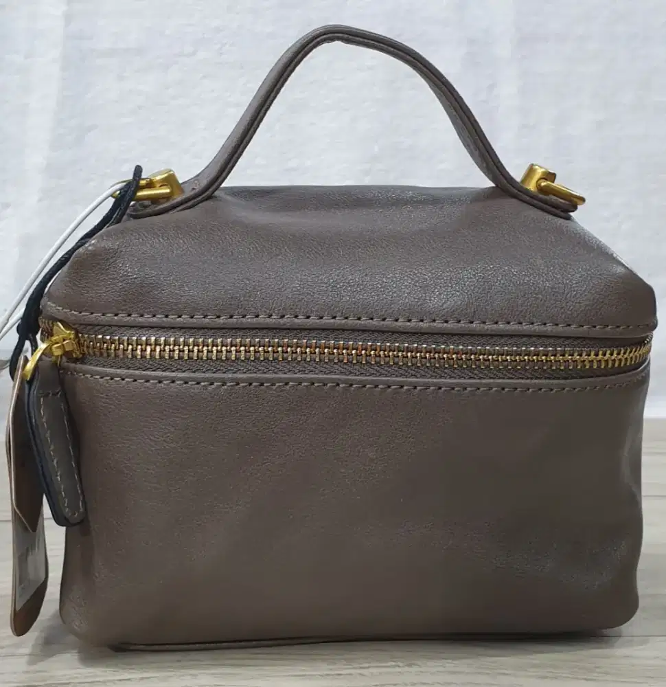 Tas wanita bahan kulit asli