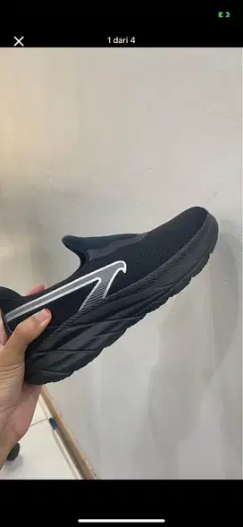 SEPATU BRODO RYUJIN JADE BLACK