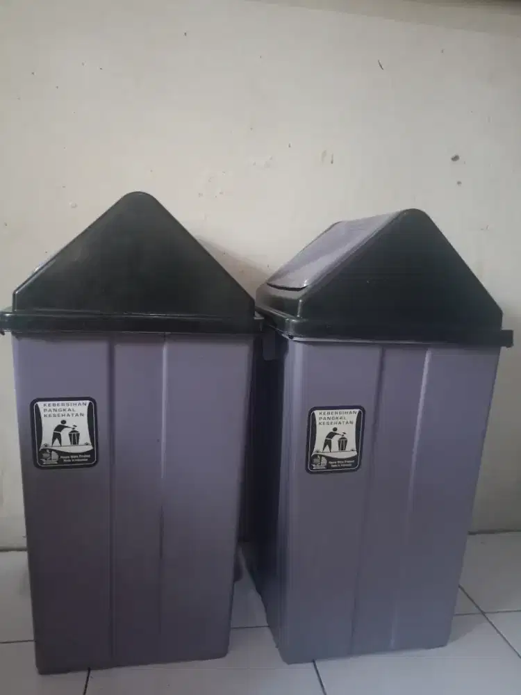 Tempat sampah plastik