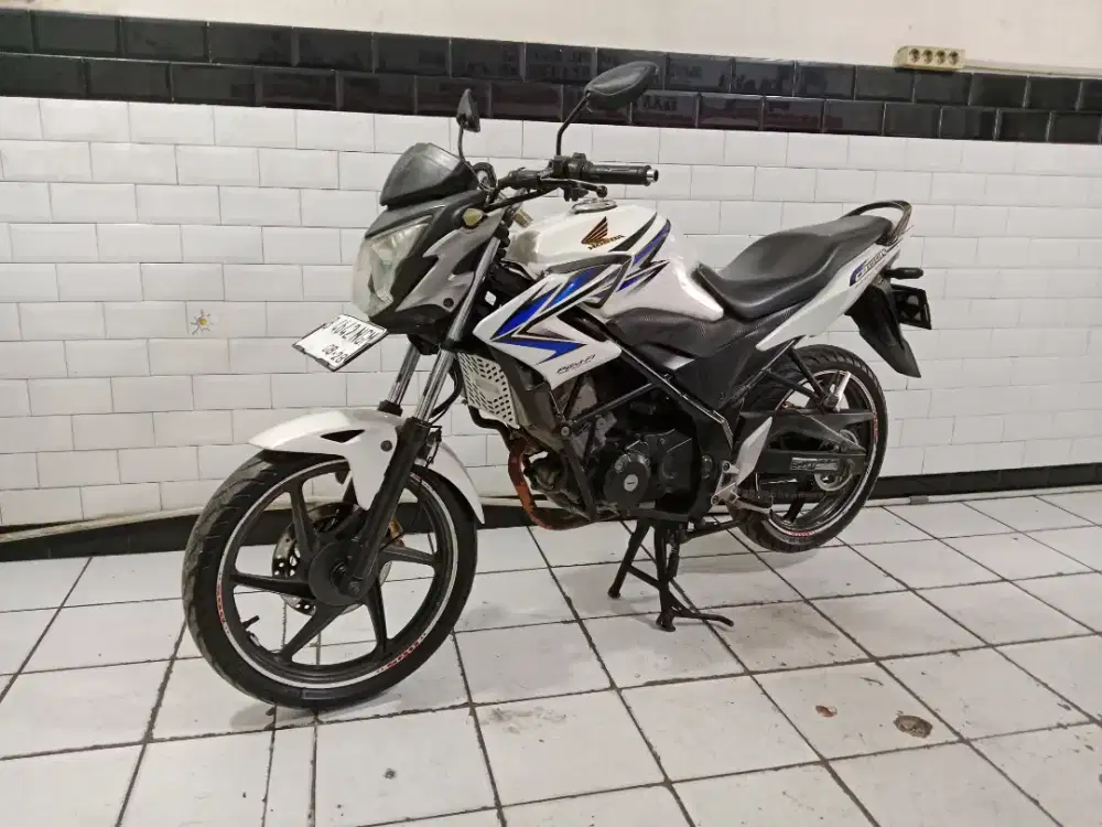 Cb150r tahun 2013 lengkap bagus