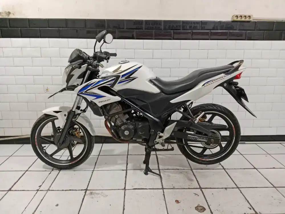 Dijual cepat cb150r 2013 surat lengkap