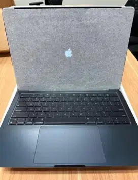 Macbook M2 Midnight