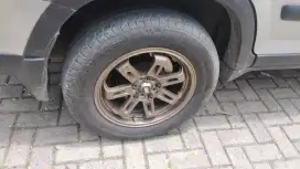 Yg maubtuker tambah velg Kondisi sempurna