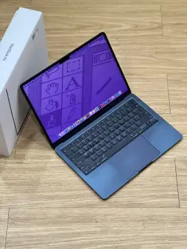 MacBook Air 2022 M2 , 13 inch , 8/256