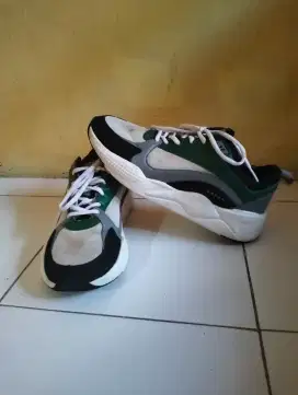 SEPATU RUNNING JOGING UNERD