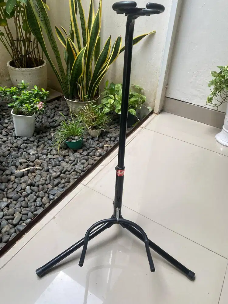 STAND GITAR TAIWAN – MERK LAZER – PRELOVED LIKE NEW