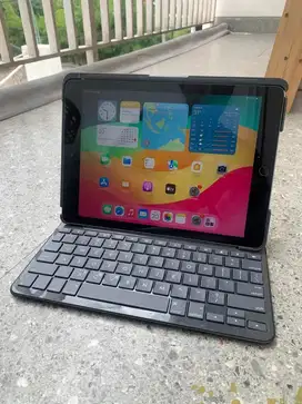 Apple iPad 6th Gen Wifi 32 + Smart Keyboard Logitech Slim Folio