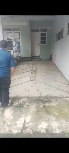 Rumah dikontrakan untuk 1 tahun