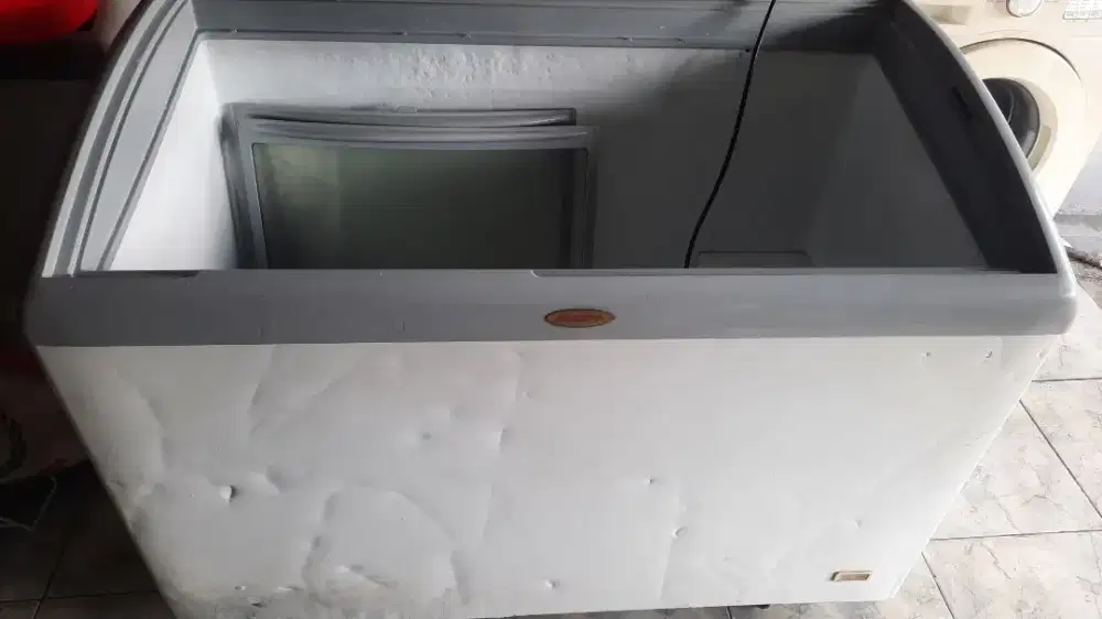 Freezer Sleeding Kaca Aucma