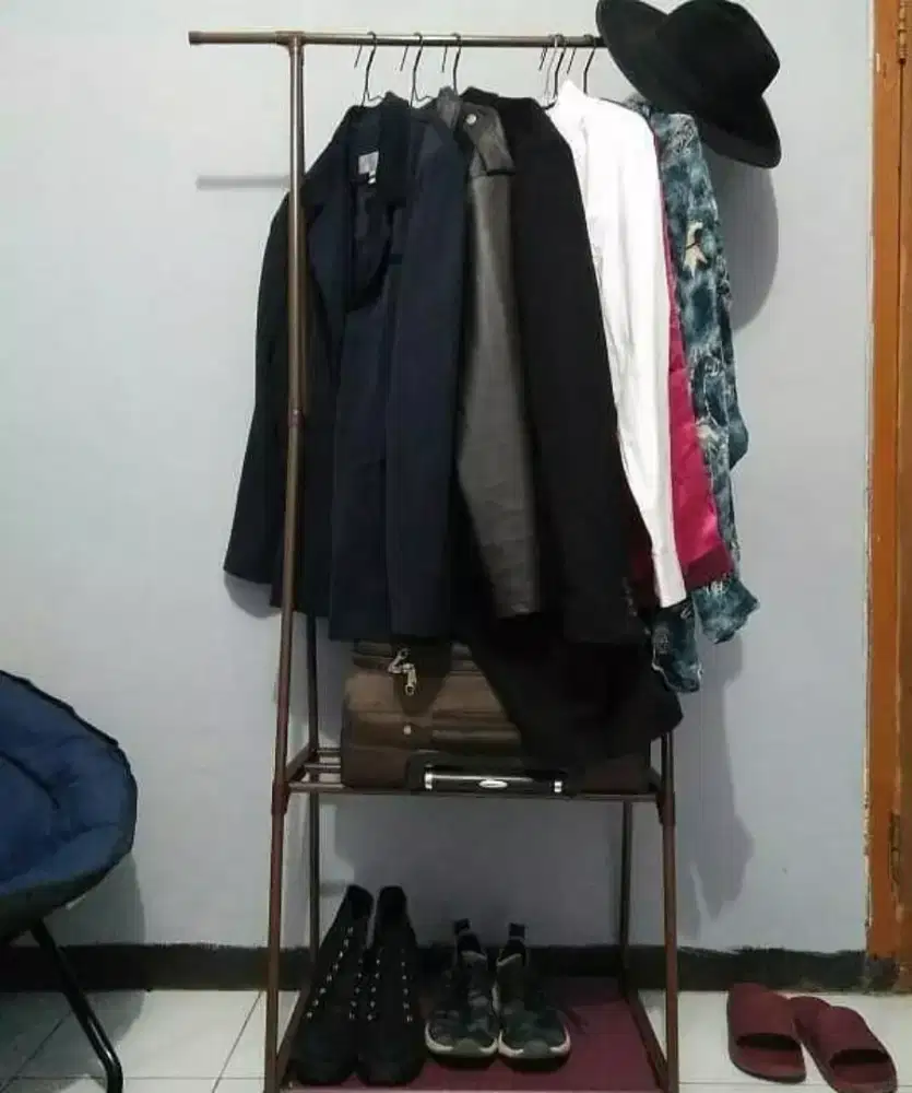 Gantungan pakaian rak baju besi portabel