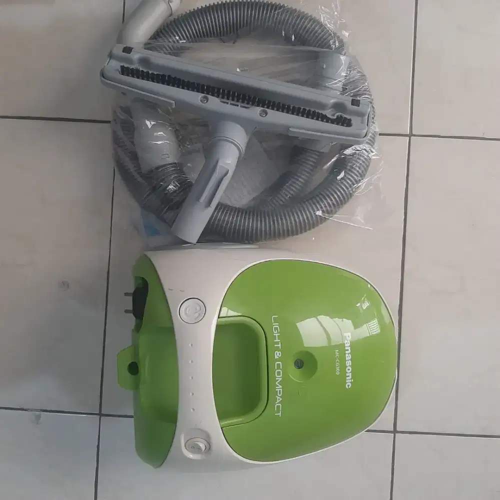 Vacuum Cleaner Panasonic tipe MC-CG300 penyedot debu