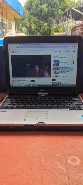 laptop Fujitsu t730 ram 6 ssd 256