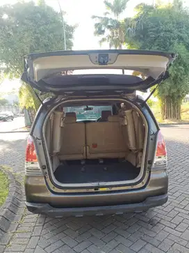 Kijang innova bensin 2010 abu abu