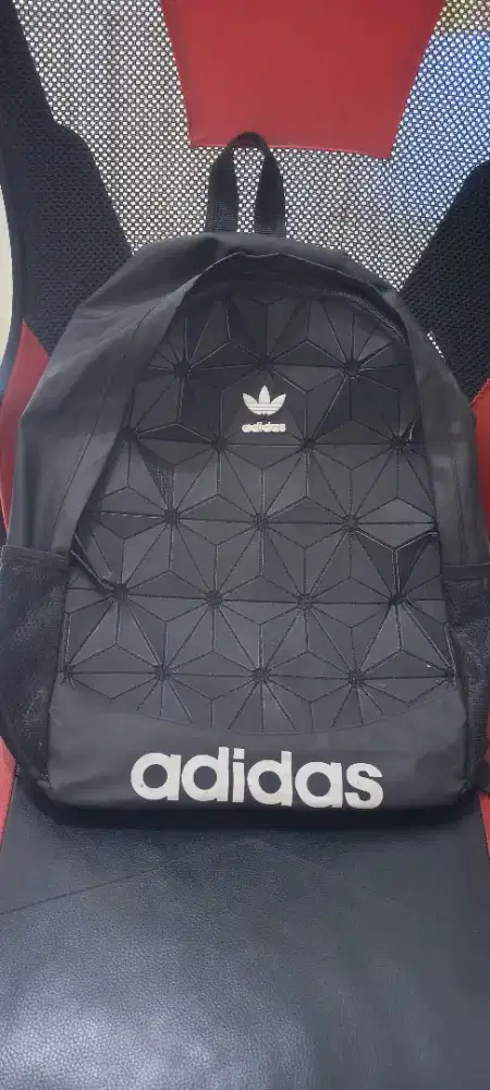 Tas branded hitam