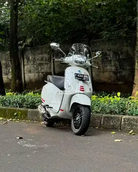 JUAL MURAH VESPA SPRINT S 150 iGET ABS FACELIFT 2022 MULUS