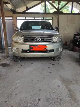 TOYOTA FORTUNER 2010 DIESEL MATIC