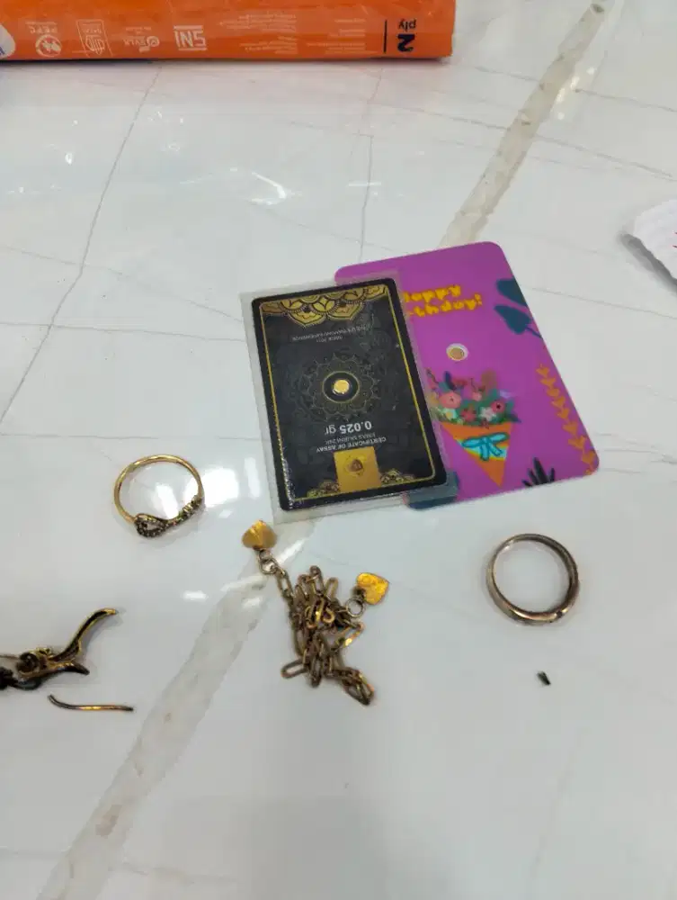 Beli emas dan berlian