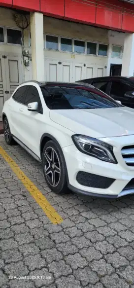 Dijual mobil Mercedes Benz GLA200