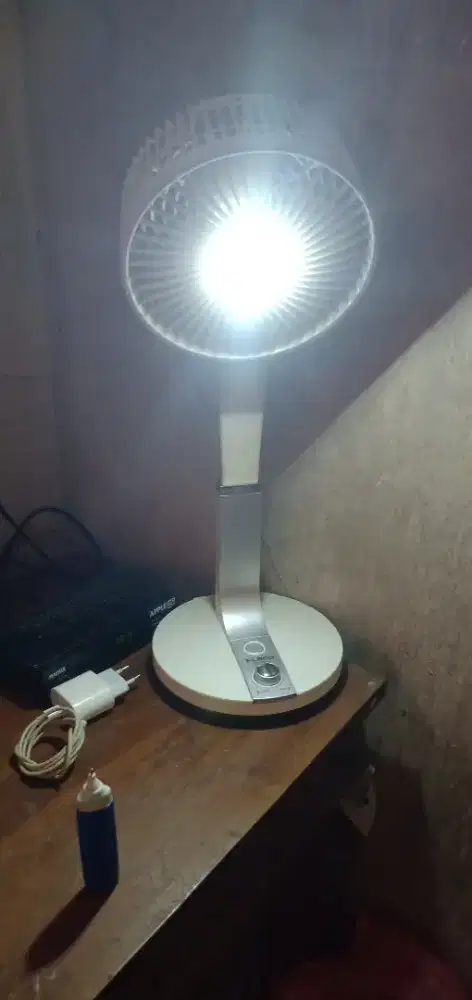 Lampu belajar ada kipas angin  batre awet bisa cas
