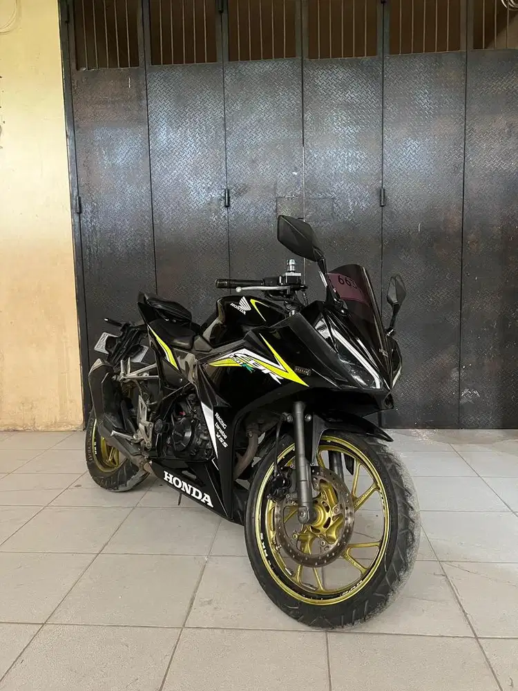 CBR 150r 2016 Yellow & Black