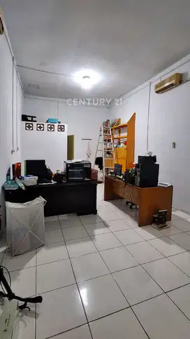 Rumah Nyaman Dan Strategis Di Tiang Bendera Jakarta
