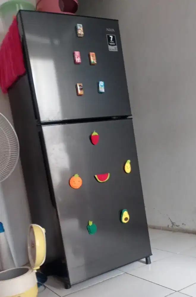 Kulkas 2 pintu merk aqua tanpa bunga es