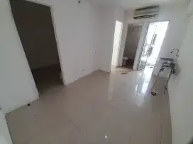 DISEWAKAN 2BR UNFURNISH ATAS MALL VIEW KOLAM APART BASSURA CITY