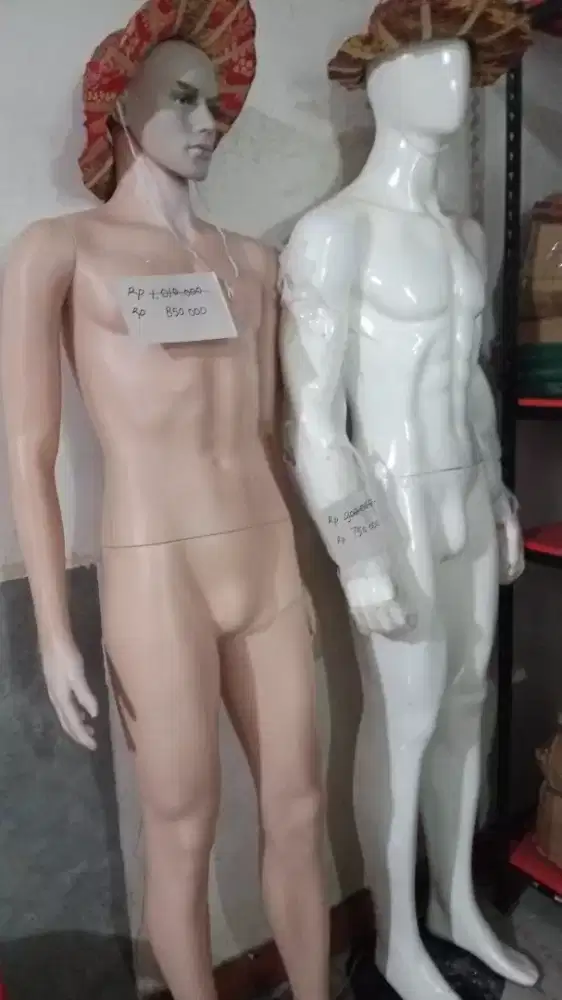 Patung full body cowok