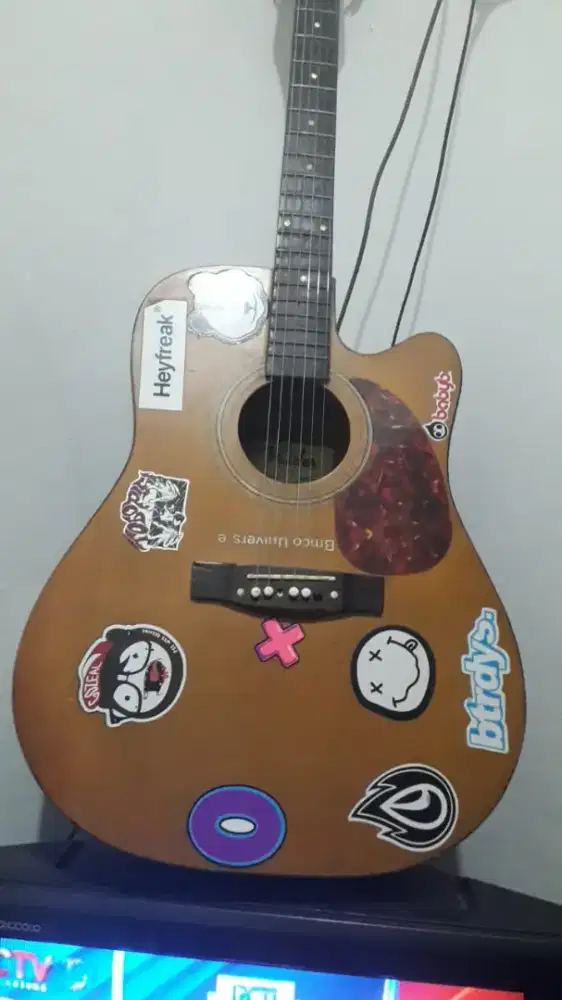 Jual murah aja gitar kesayangan dari kayu