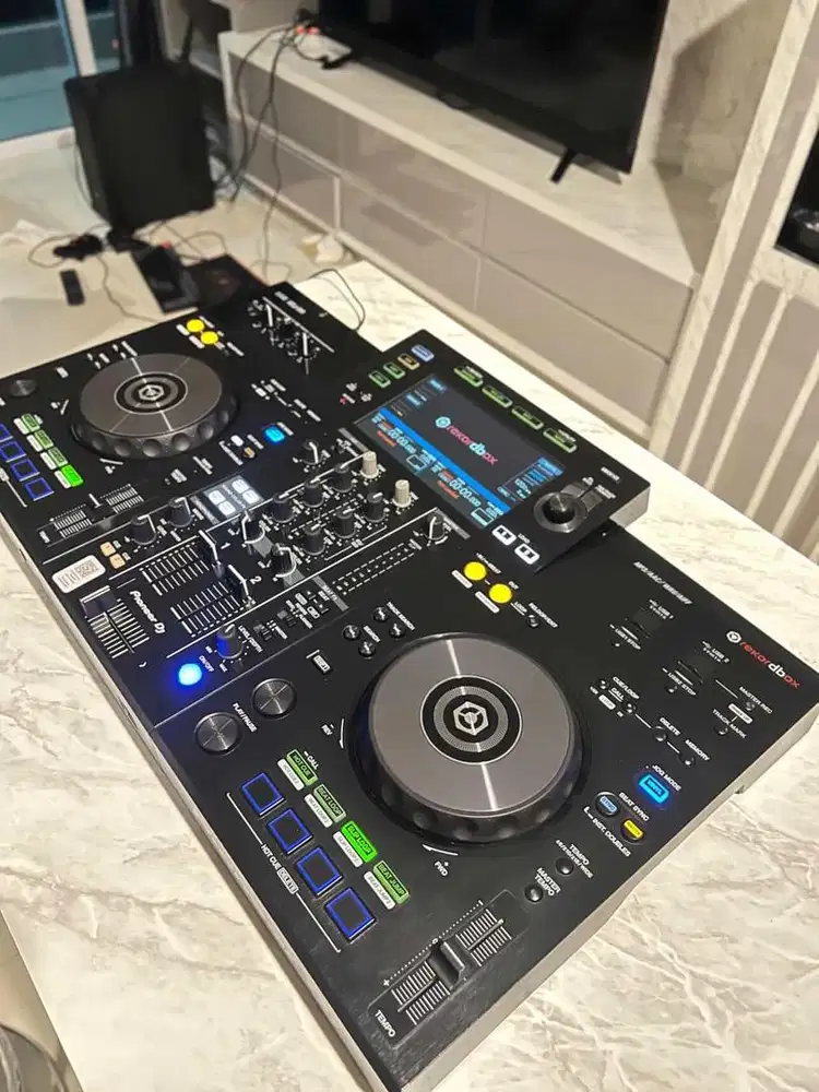 XDJ RR baru abis garansi. kondisi mulus seperti baru no minus!