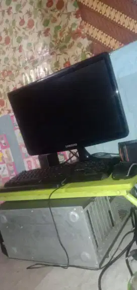 Komputer RAM 4 ( MONTIOR + CPU SAJA )