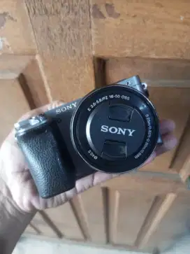 Sony A6000 + Lensa Kit