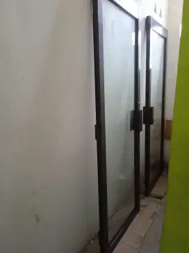 2 pcs pintu kaca aluminum ruko bekas