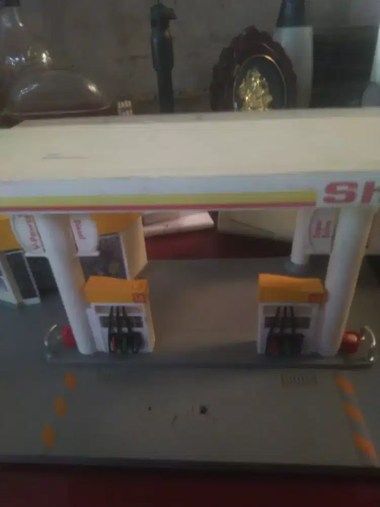 Miniatur pom bensin Shell