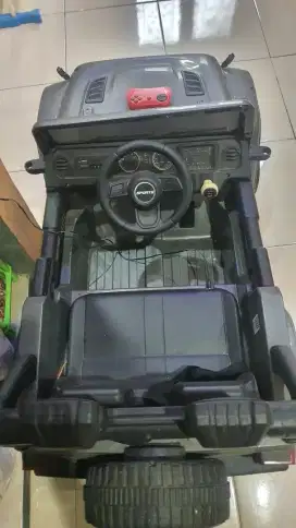 Dijual Mainan Mobil Aki plus Remote