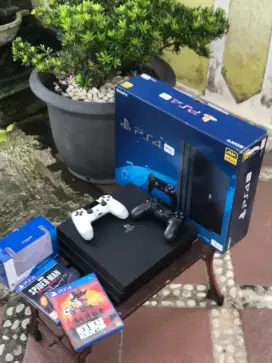 PS4 PRO 1TB plus 2 stick & 2 games kaset+3 games (Total 5 games) NEGO