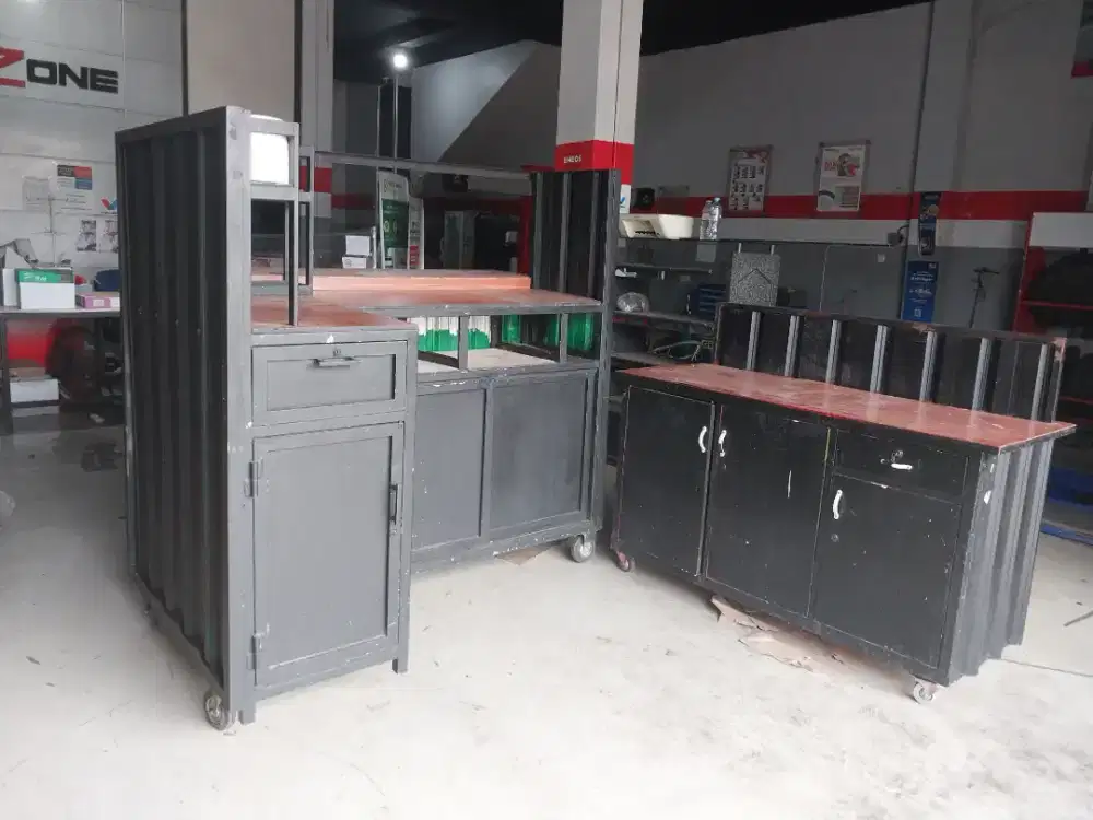 Gerobak Minibar untuk Cafe, Simple & Banyak Ruang Penyimpanan Barang