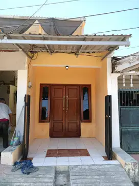 RUMAH DI KONTRAKAN 2 LANTAI SURABAYA TIMUR