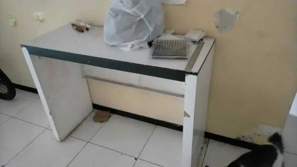 MEJA KURSI PUTIH